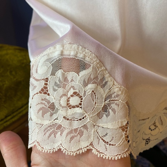 Vintage Vanity Fair Pastel Pink With Cream Floral Lace Slip Size 32 - Picture 5 of 9